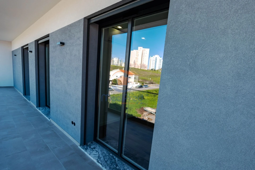 Apartamento T3 para Venda em Santo António dos Cavaleiros e Frielas Foto 6