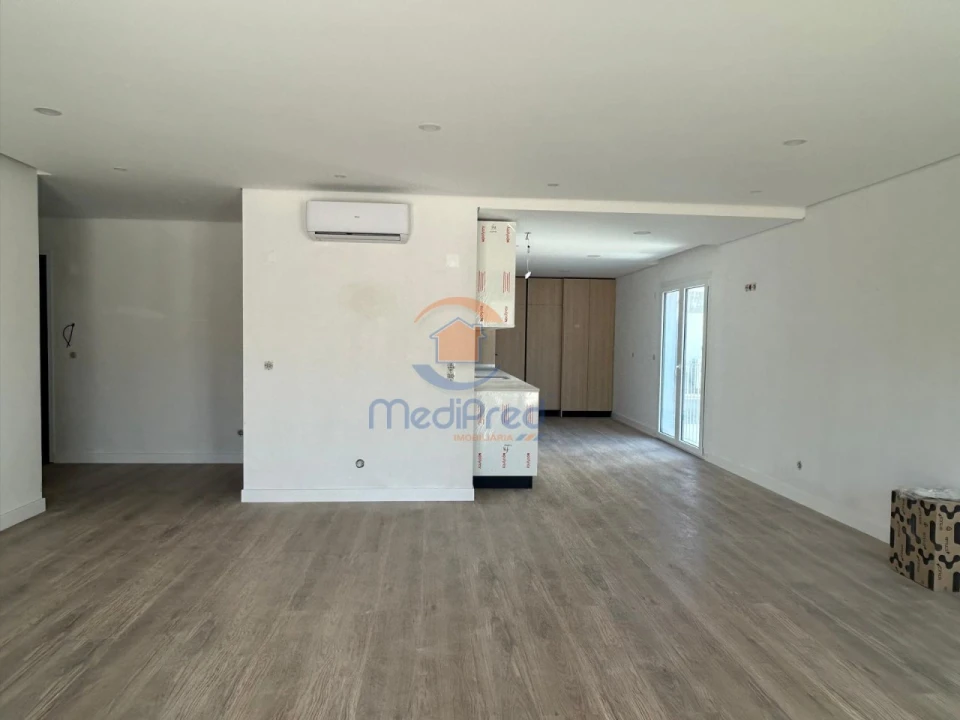 Apartamento T3 para Venda em Ramada e Caneças Foto 2