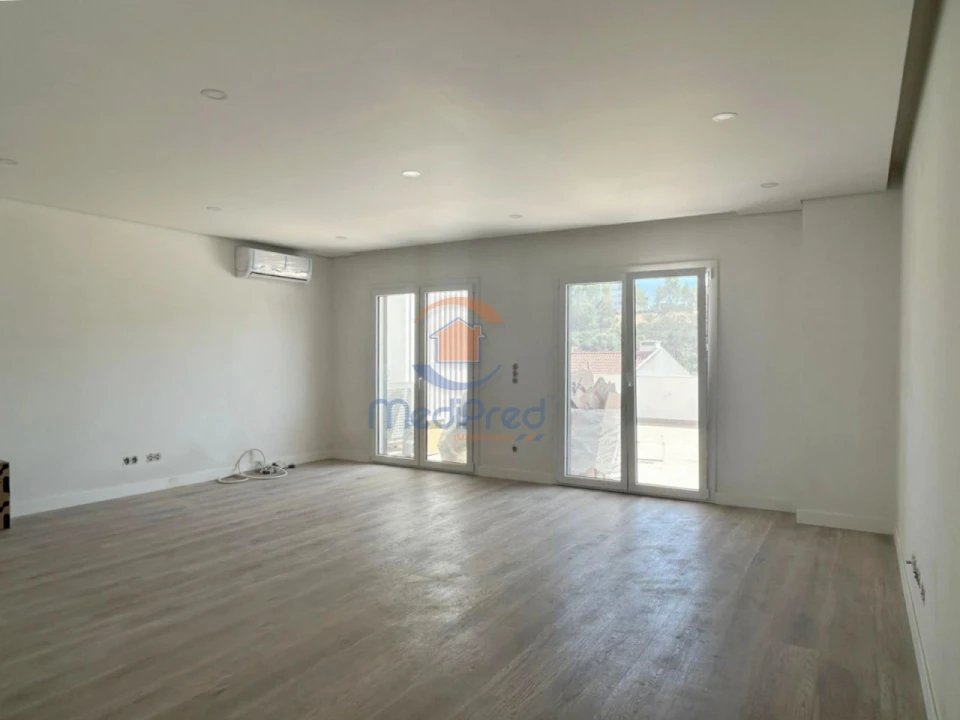 Apartamento T3 para Venda em Ramada e Caneças Foto 5