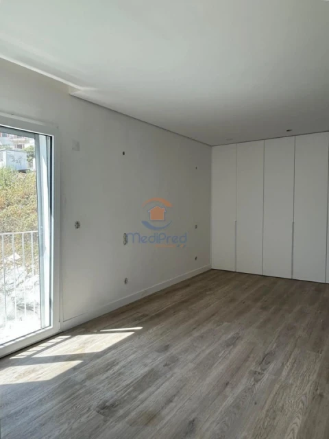 Apartamento T3 para Venda em Ramada e Caneças