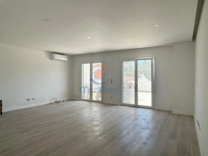 Apartamento T3 para Venda em Ramada e Caneças Foto 5