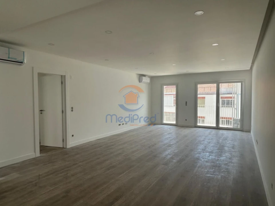 Apartamento T3 para Venda em Ramada e Caneças Foto 3
