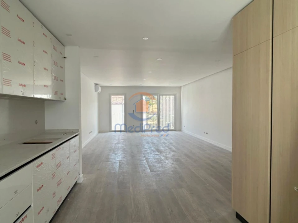 Apartamento T3 para Venda em Ramada e Caneças Foto 4