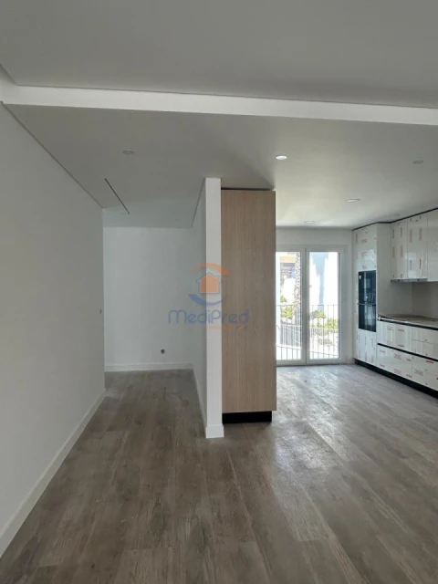 Apartamento T3 para Venda em Ramada e Caneças
