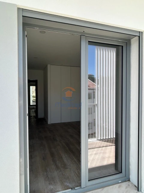 Apartamento T3 para Venda em Ramada e Caneças