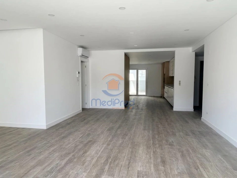 Apartamento T3 para Venda em Ramada e Caneças Foto 2