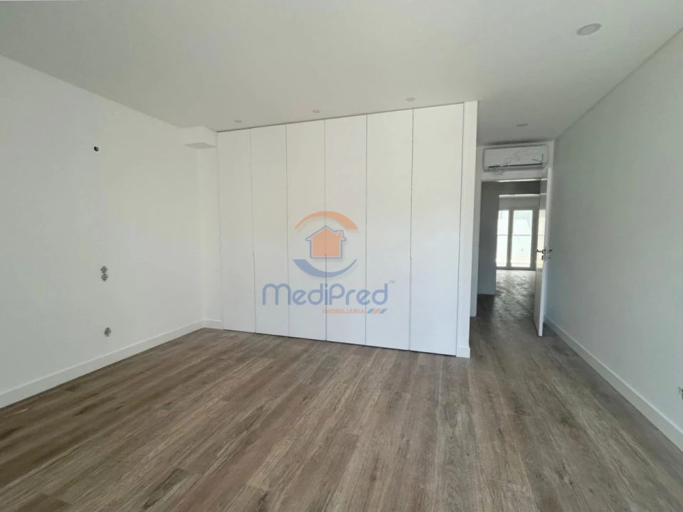 Apartamento T3 para Venda em Ramada e Caneças Foto 11