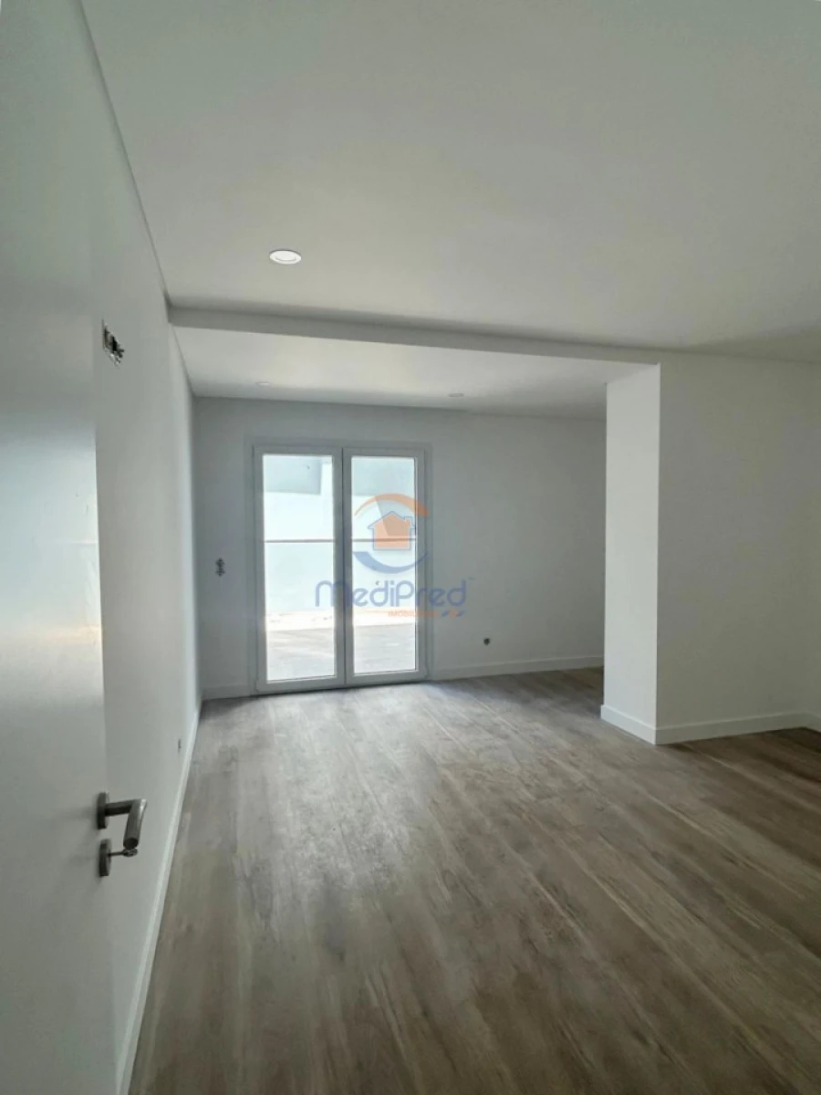 Apartamento T3 para Venda em Ramada e Caneças Foto 9