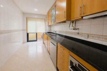 Apartamento T3 para Venda em Póvoa de Varzim, Beiriz e Argivai