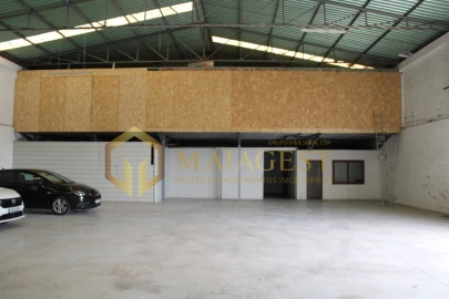 Armazém para Arrendamento em São Felix da Marinha