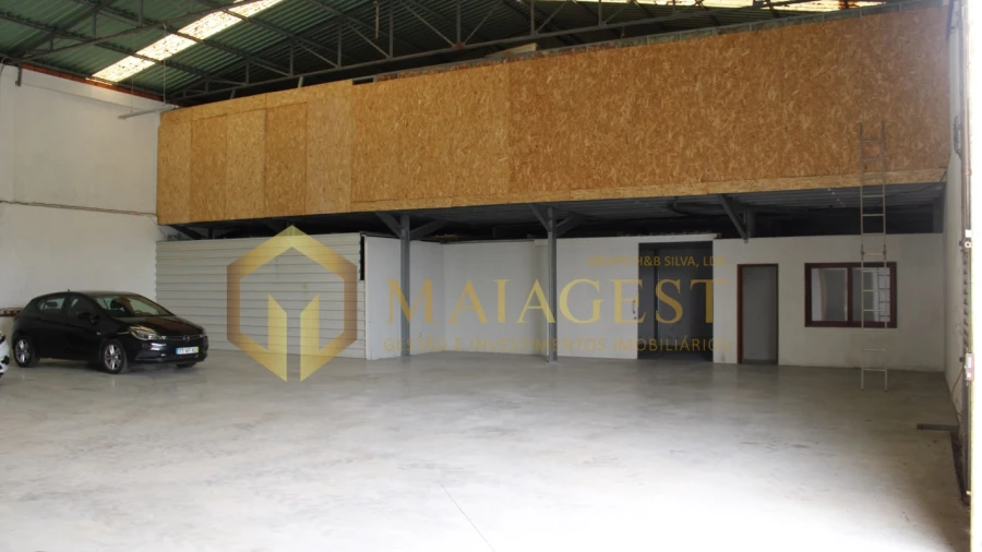 Armazém para Arrendamento em São Felix da Marinha