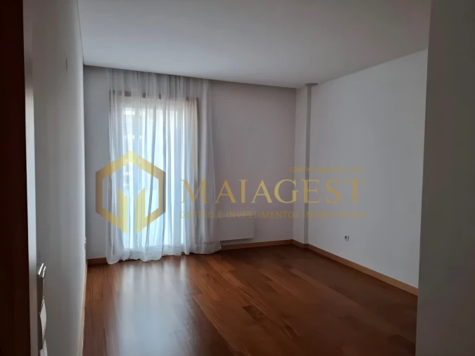 Apartamento T3 para Arrendamento em Cedofeita, Santo Ildefonso, Sé, Miragaia, São Nicolau e Vitória Foto 9