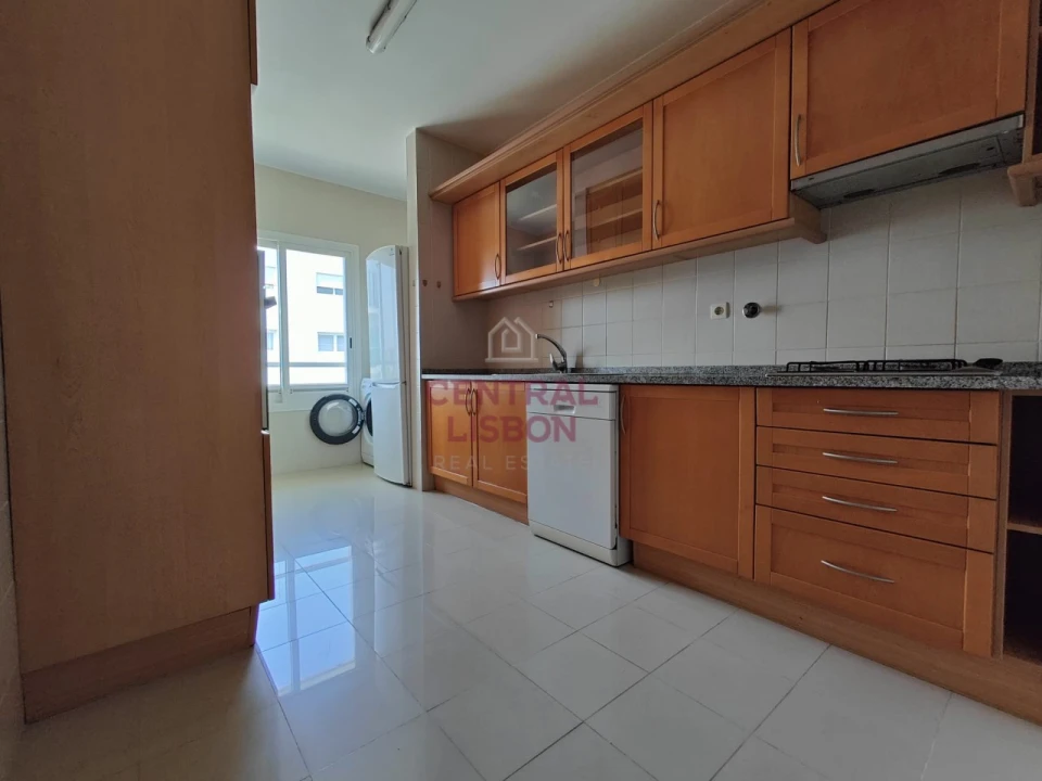 Apartamento T3 para Arrendamento em Parque das Nações Foto 6