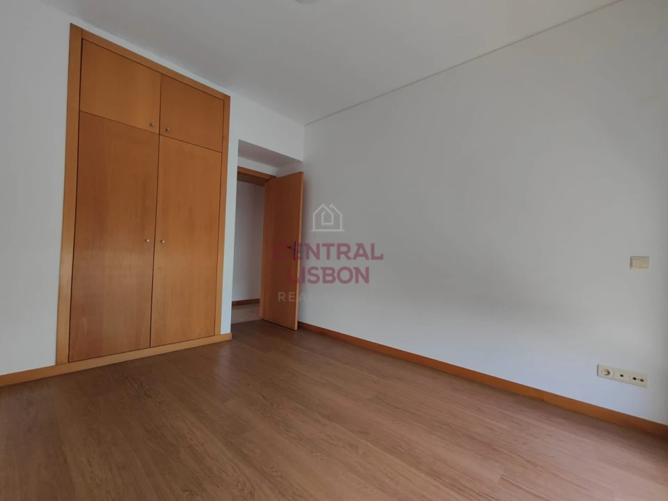 Apartamento T3 para Arrendamento em Parque das Nações Foto 8