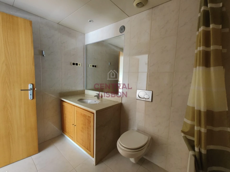 Apartamento T3 para Arrendamento em Parque das Nações Foto 18
