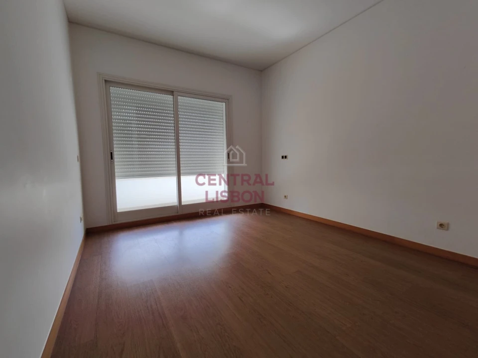 Apartamento T3 para Arrendamento em Parque das Nações Foto 17