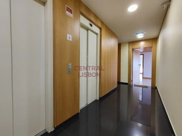 Apartamento T3 para Arrendamento em Parque das Nações