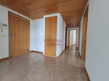 Apartamento T3 para Arrendamento em Parque das Nações