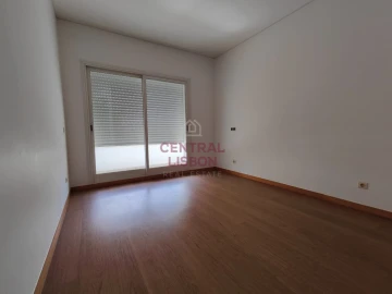 Apartamento T3 para Arrendamento em Parque das Nações