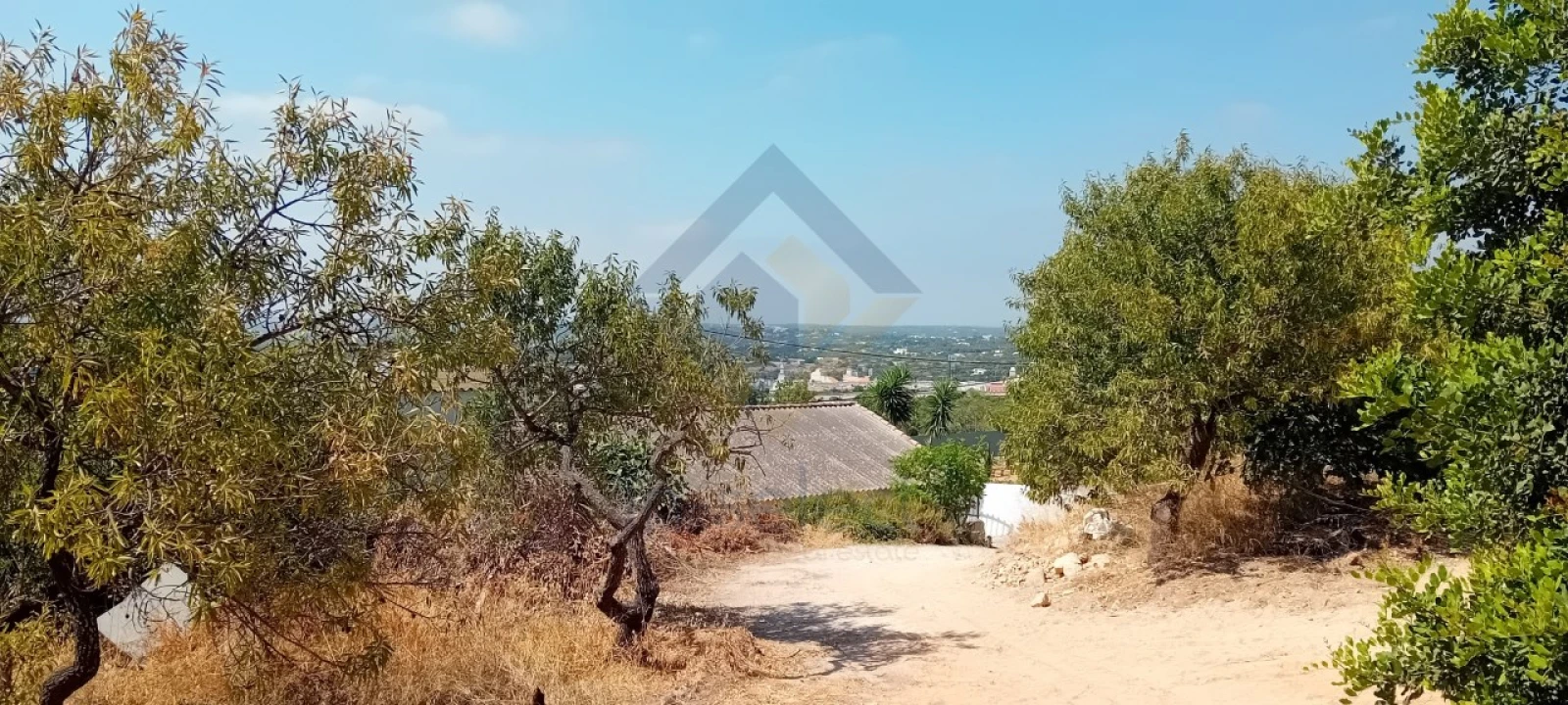 Moradia T5 para Venda em Santa Barbara de Nexe Foto 7