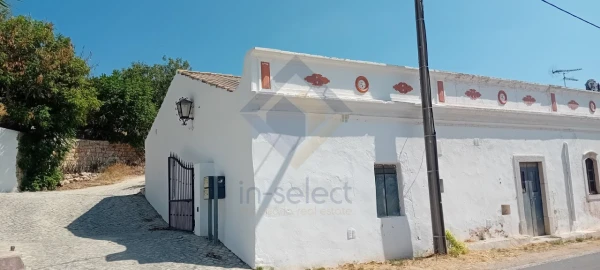 Moradia T5 para Venda em Santa Barbara de Nexe