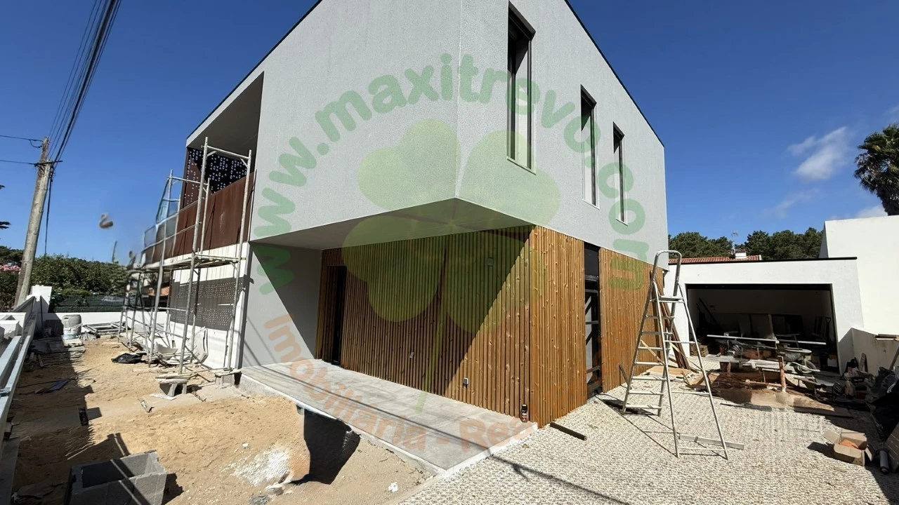 Moradia T4 para Venda em Charneca de Caparica e Sobreda Foto 1