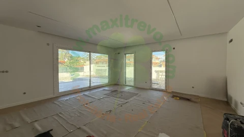 Moradia T4 para Venda em Charneca de Caparica e Sobreda