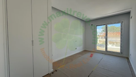 Moradia T4 para Venda em Charneca de Caparica e Sobreda