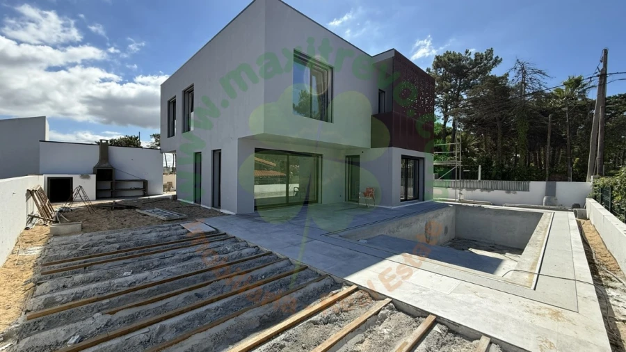 Moradia T4 para Venda em Charneca de Caparica e Sobreda Foto 8