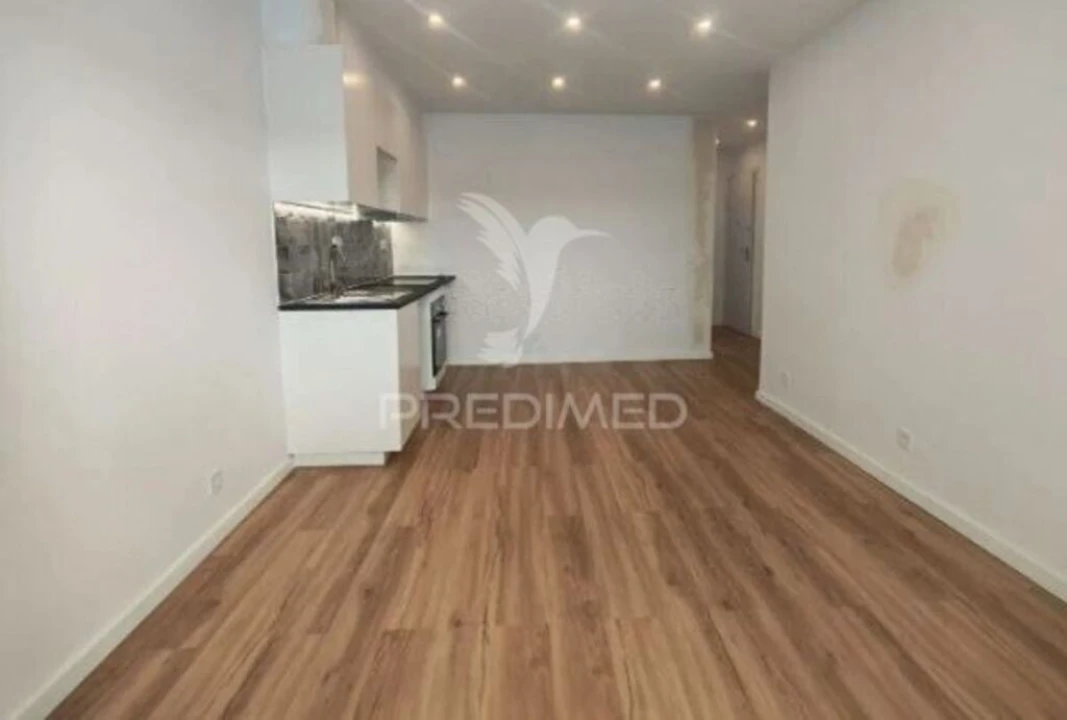 Apartamento T1 para Venda em Sacavém e Prior Velho Foto 2
