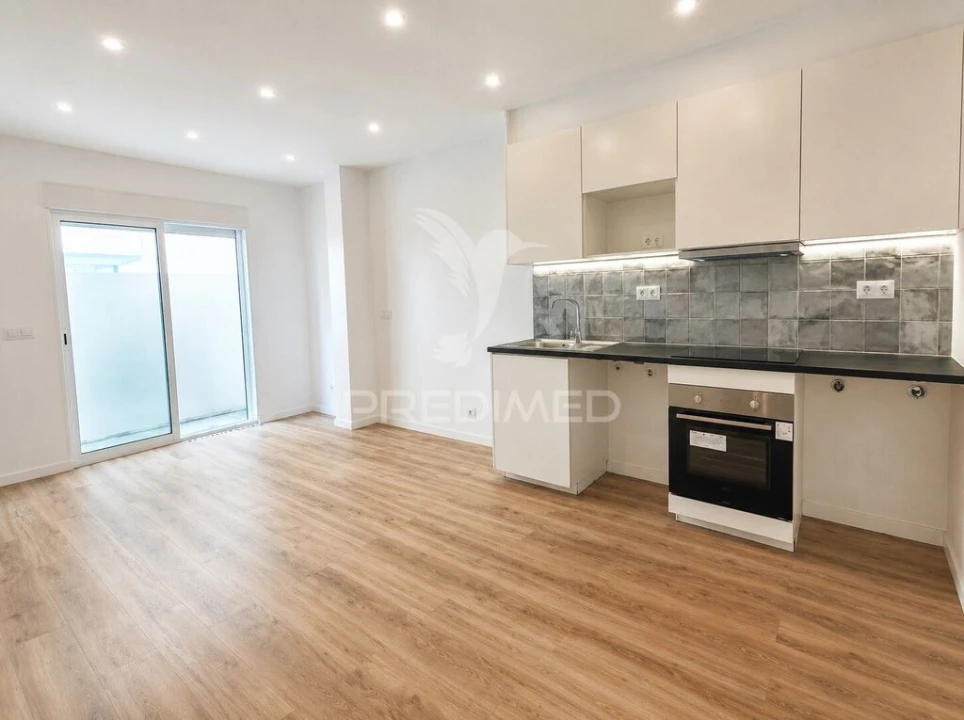 Apartamento T1 para Venda em Sacavém e Prior Velho Foto 1
