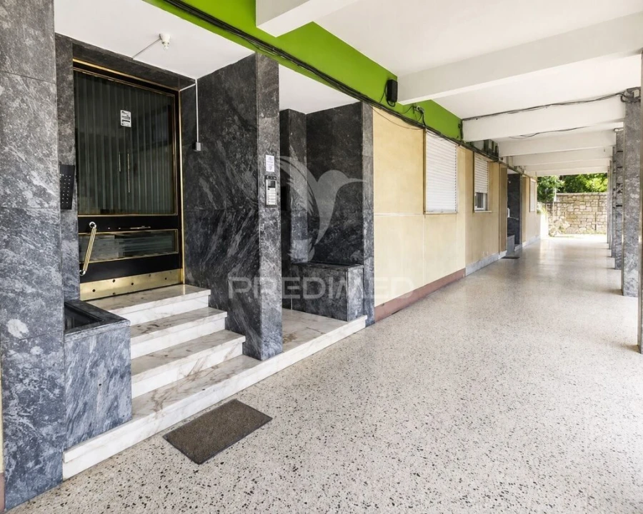 Apartamento T1 para Venda em Sacavém e Prior Velho Foto 8