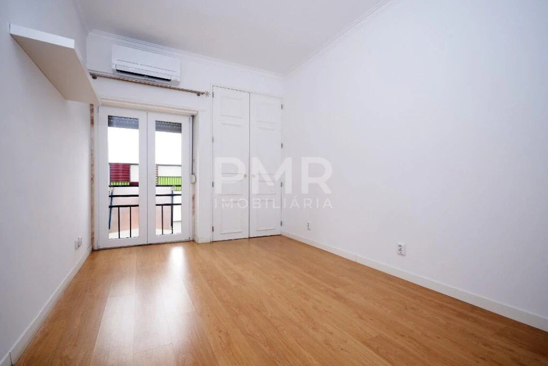 Apartamento T3 para Arrendamento em Lumiar Foto 4