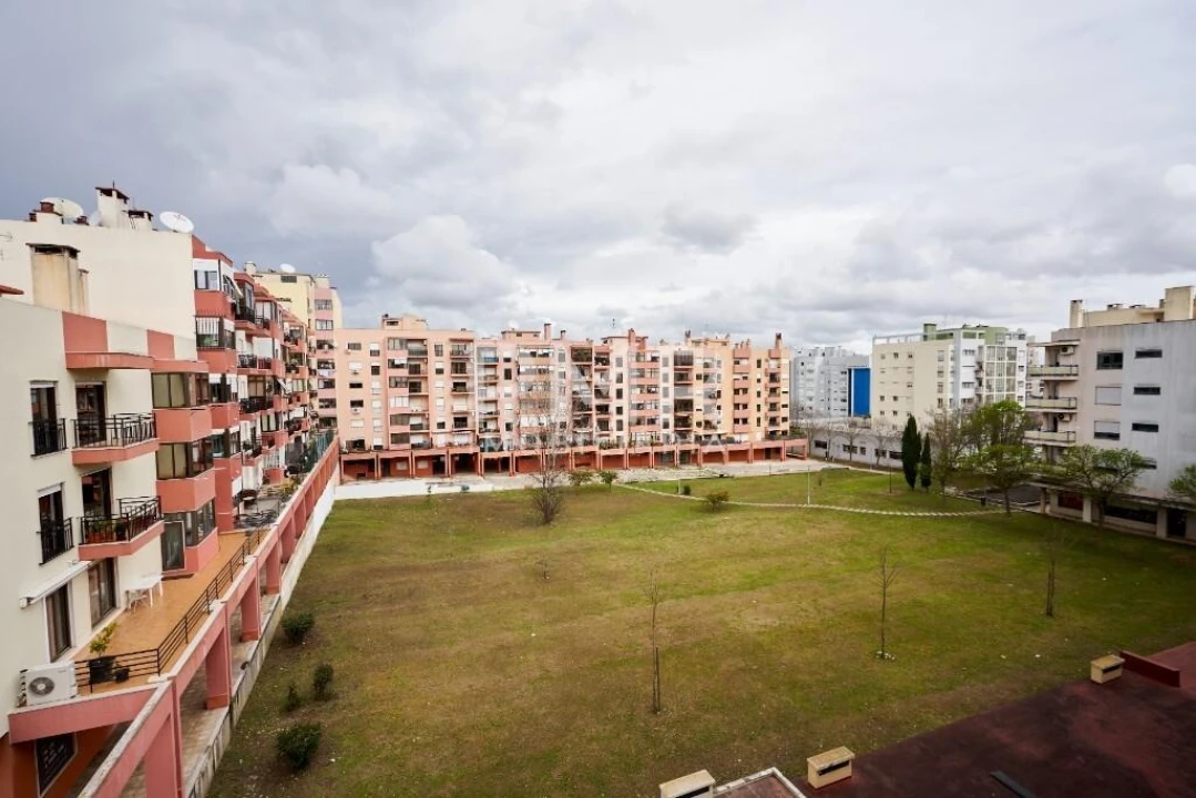 Apartamento T3 para Arrendamento em Lumiar Foto 15