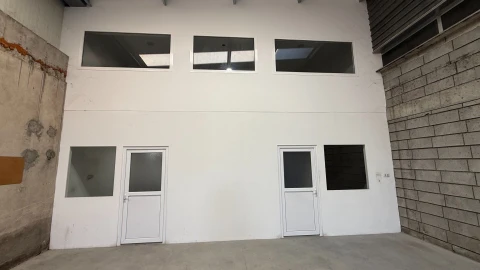 Armazém para Arrendamento em Silvares