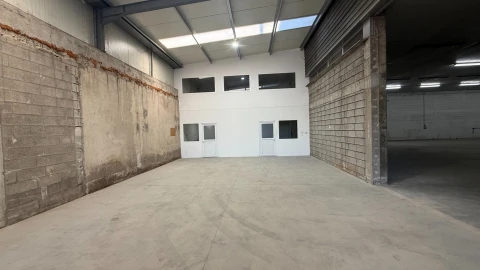 Armazém para Arrendamento em Silvares