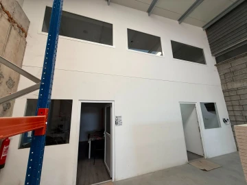 Armazém para Arrendamento em Silvares