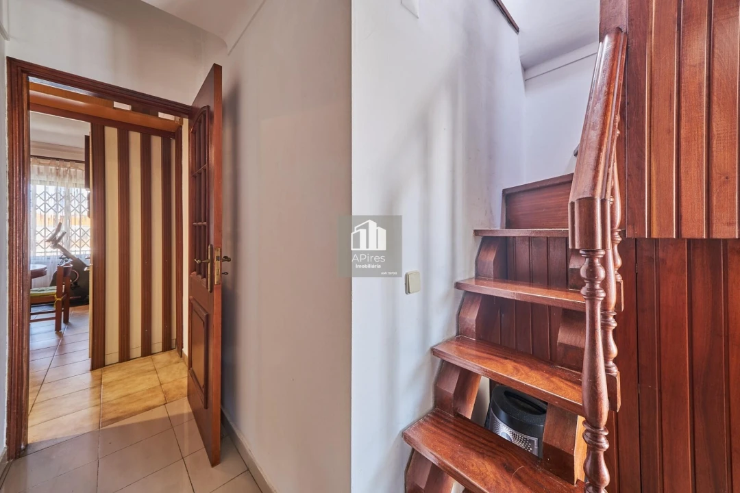 Apartamento T4 para Venda em Costa da Caparica Foto 11
