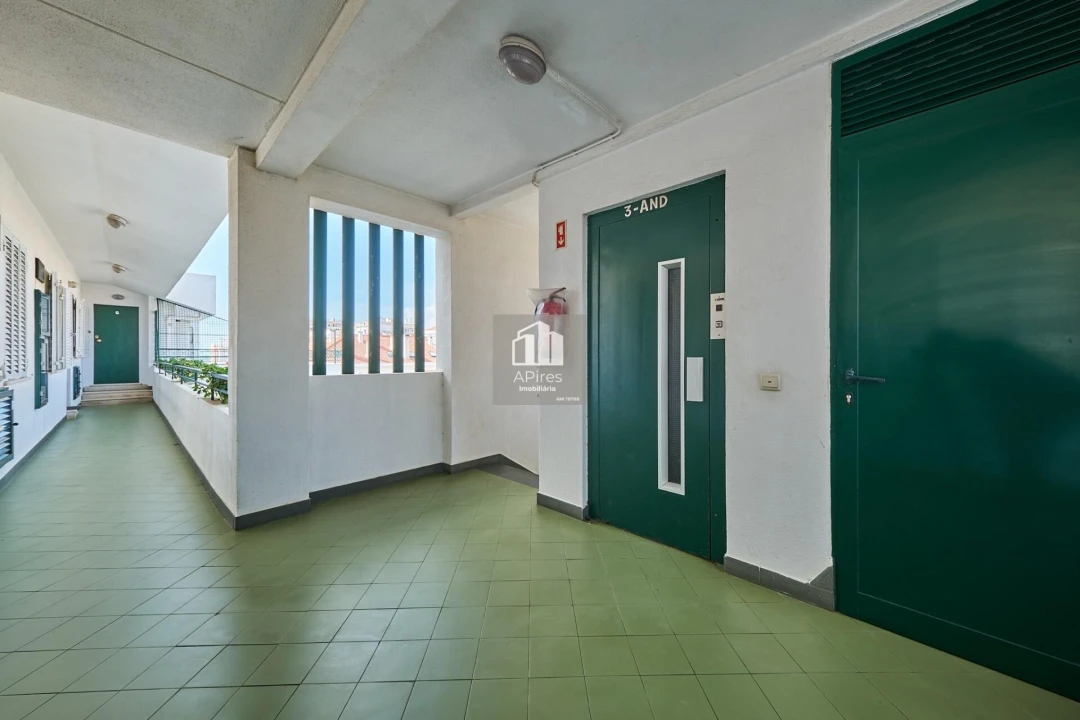 Apartamento T4 para Venda em Costa da Caparica Foto 30