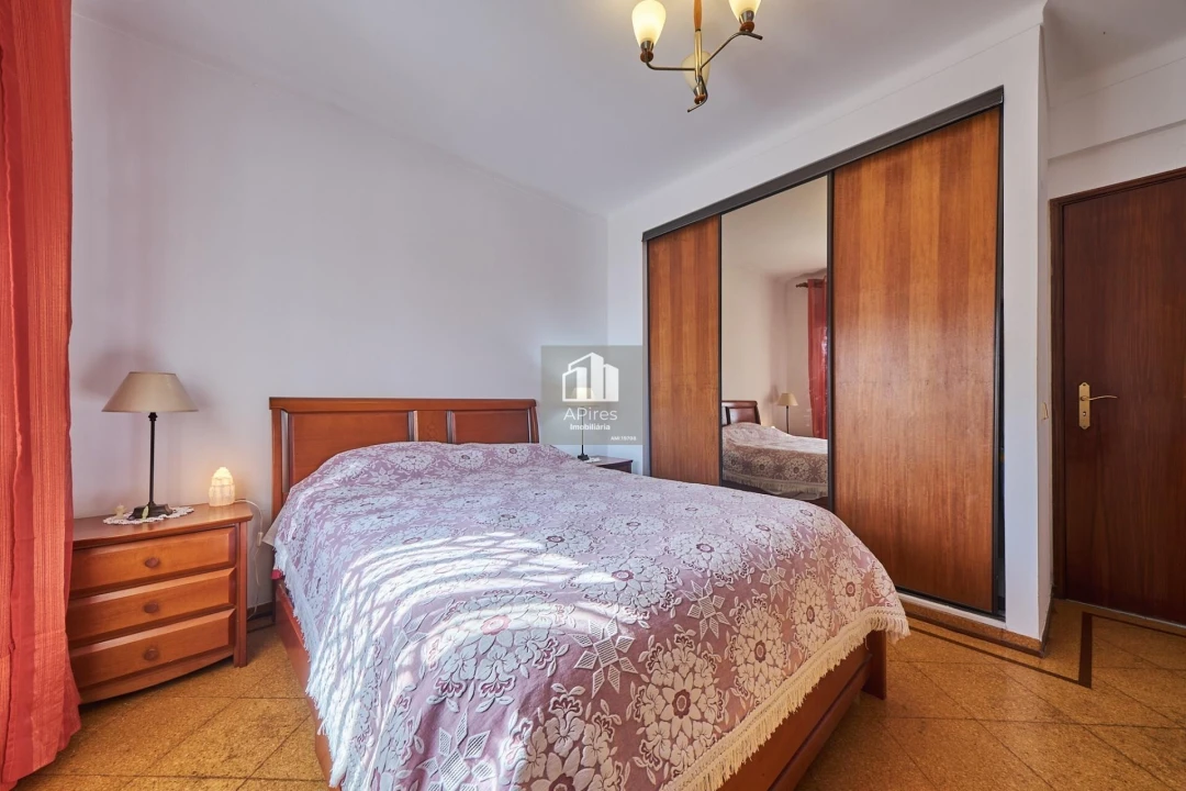 Apartamento T4 para Venda em Costa da Caparica Foto 10