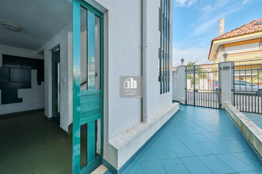 Apartamento T4 para Venda em Costa da Caparica Foto 29
