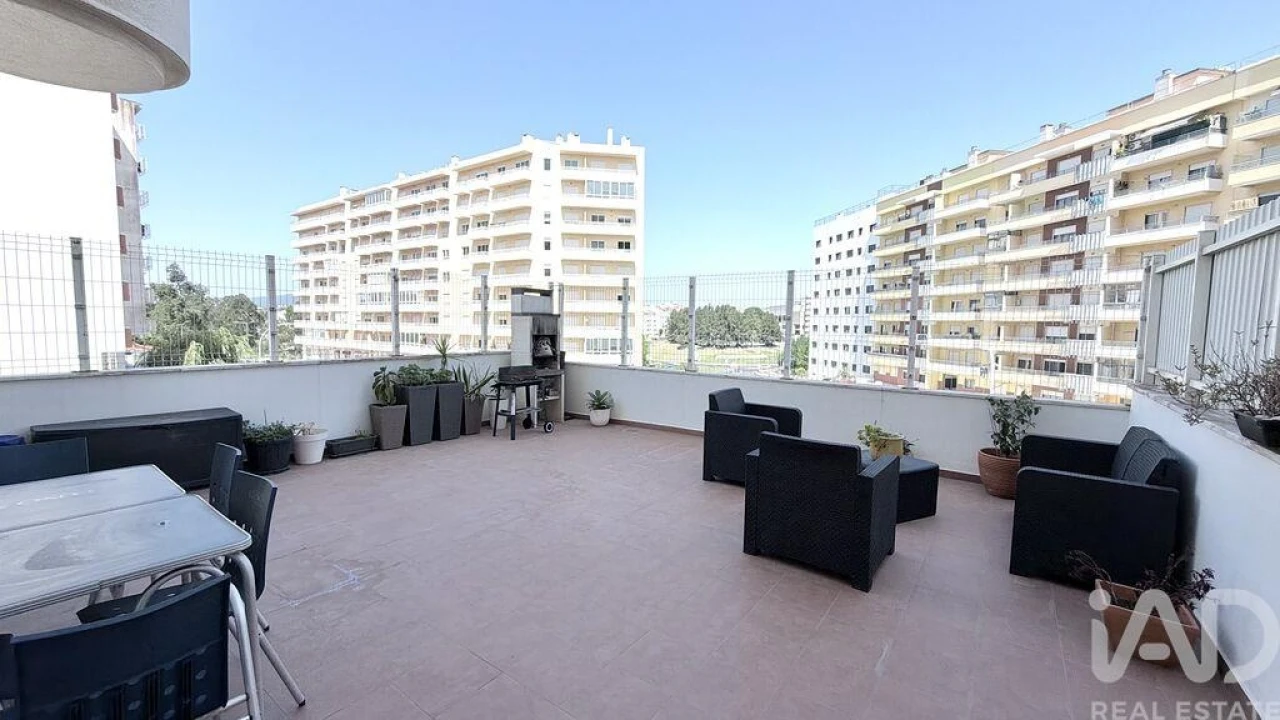 Apartamento T2 para Venda em Rio de Mouro Foto 23