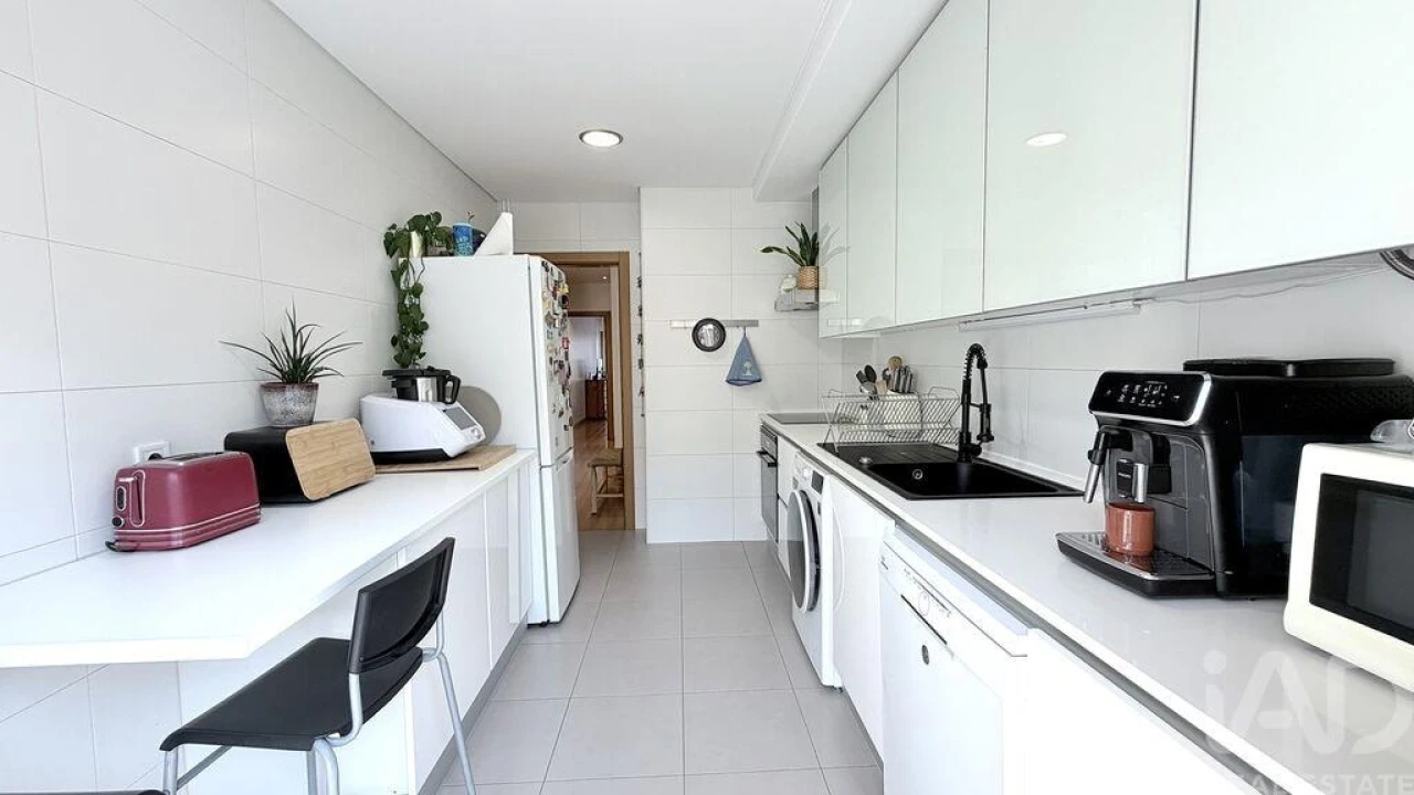 Apartamento T2 para Venda em Rio de Mouro Foto 12