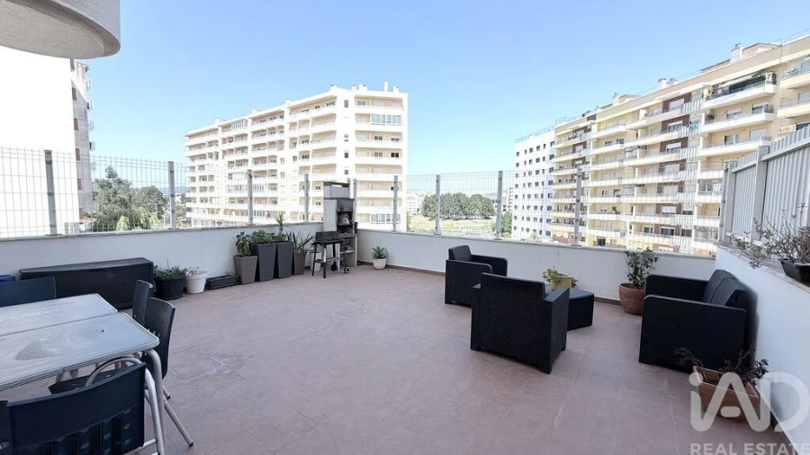 Apartamento T2 para Venda em Rio de Mouro Foto 23