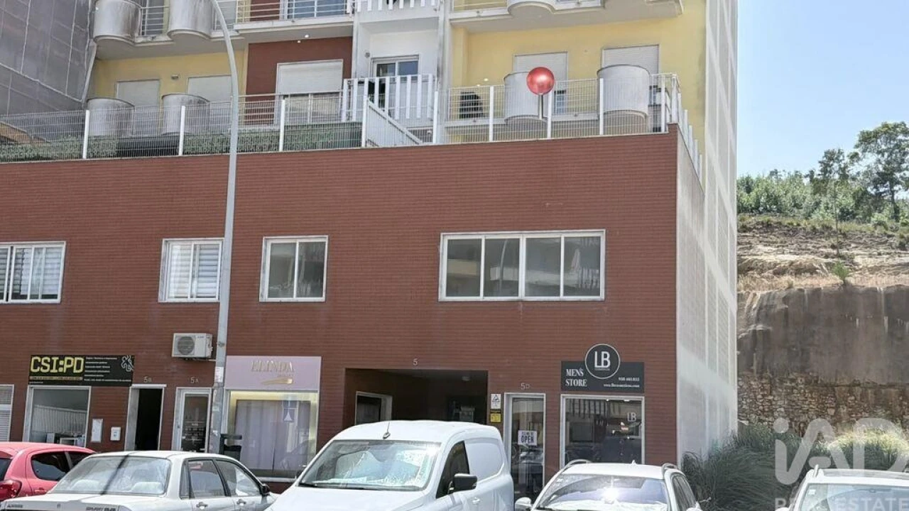 Apartamento T2 para Venda em Rio de Mouro Foto 31