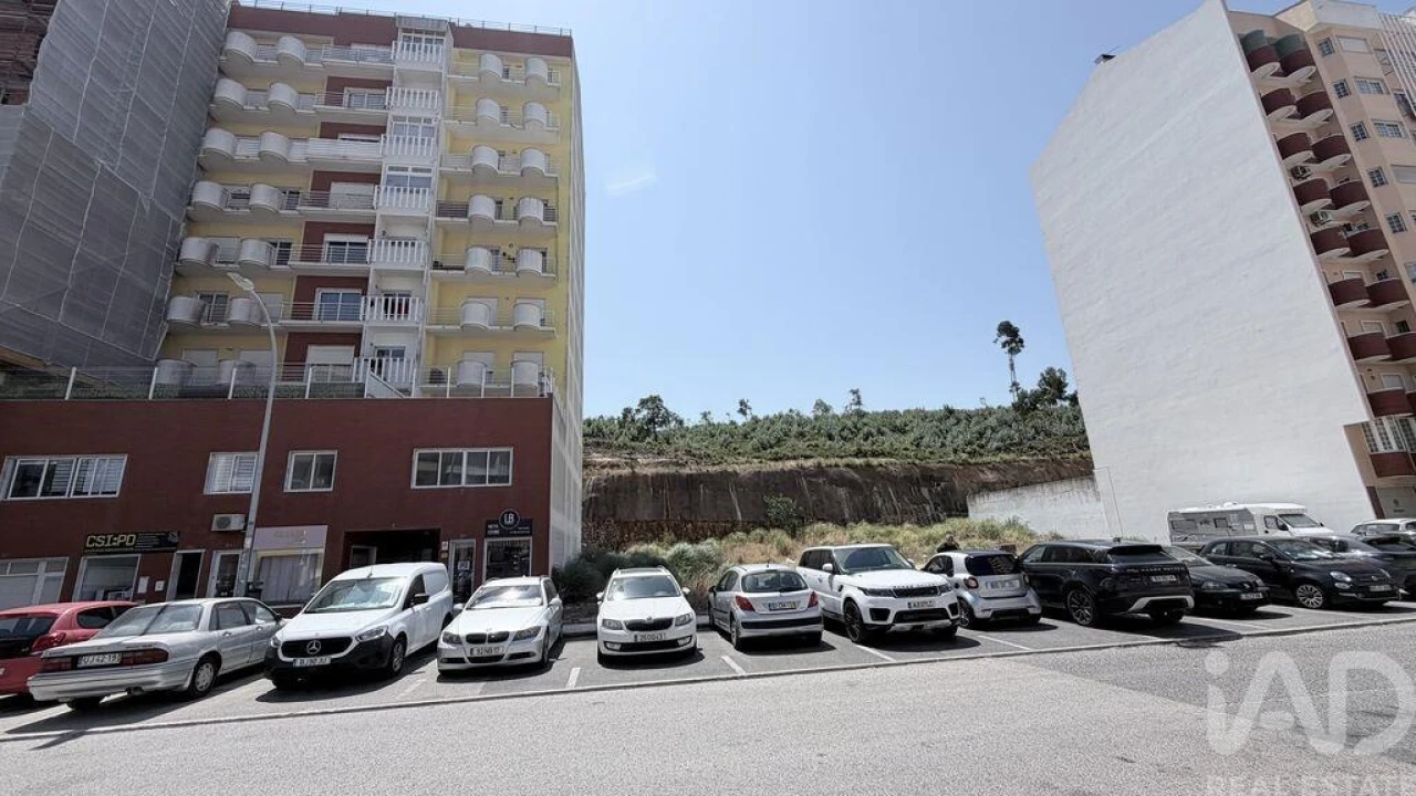 Apartamento T2 para Venda em Rio de Mouro Foto 32
