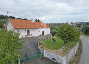 Moradia T3 para Venda em Pussos São Pedro