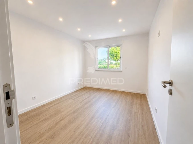 Apartamento T2 para Venda em Odivelas Foto 4