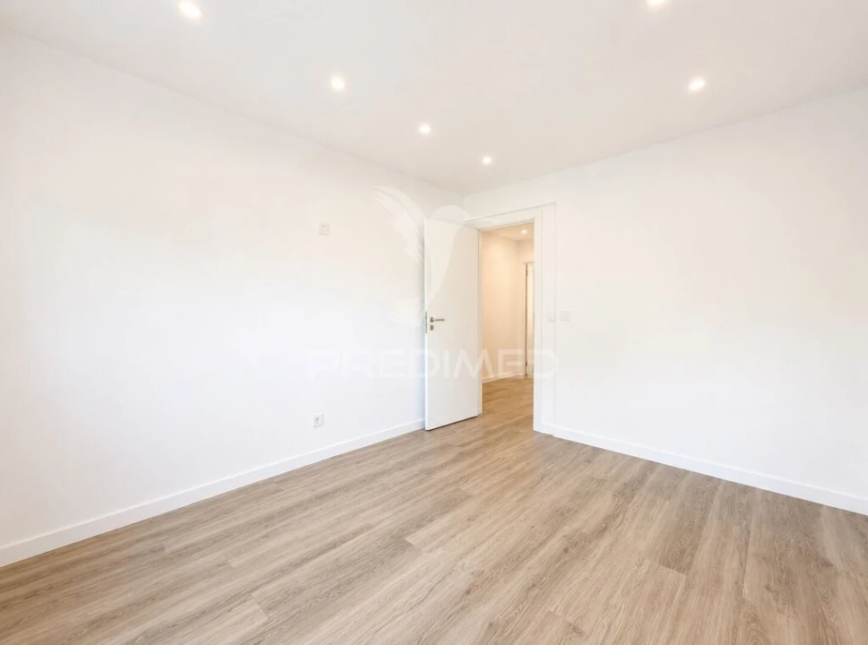 Apartamento T2 para Venda em Odivelas Foto 5