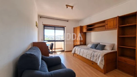Apartamento T3 para Venda em Sé, Santa Maria e Meixedo